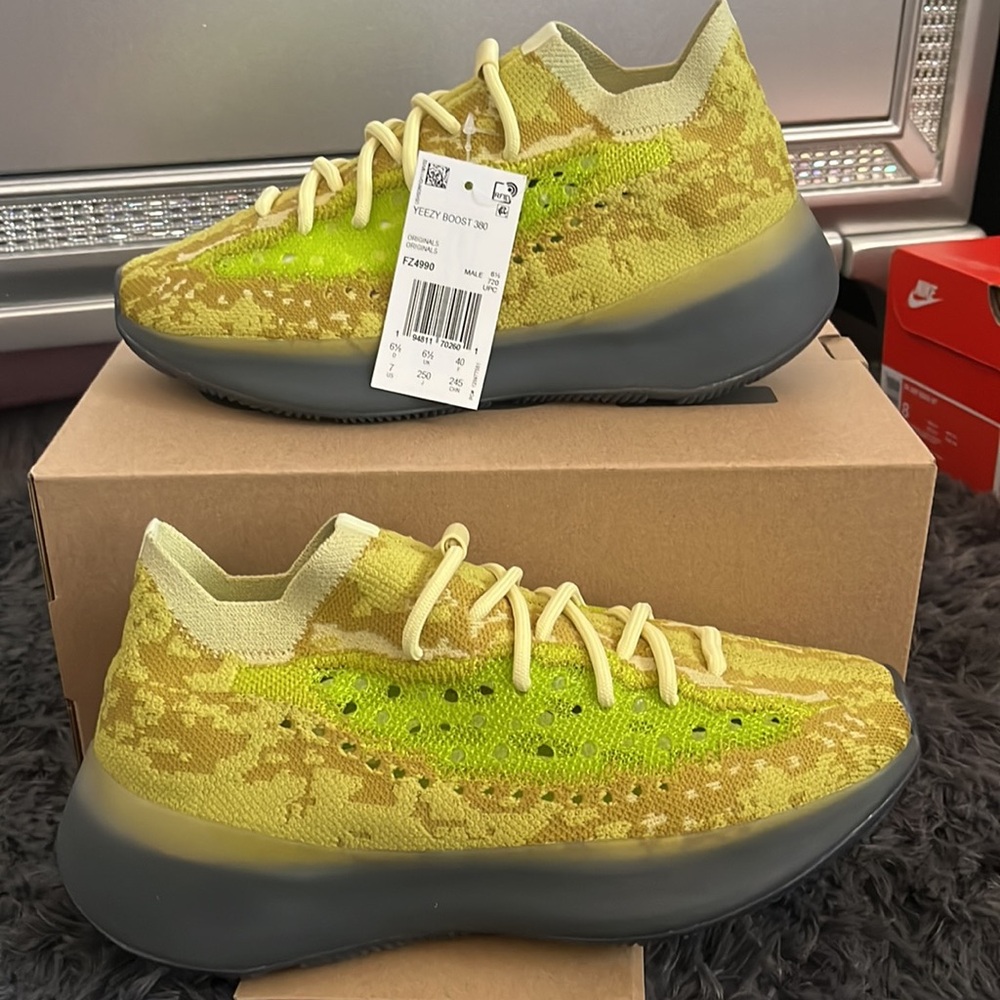 SOLD yeezy 380 hylte